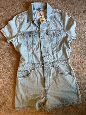 🔥🔥 Levi's Light Blue Denim Short Sleeve One-Piece Romper size medium new